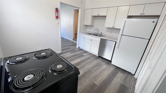 Building Photo - 1325 Herkimer St