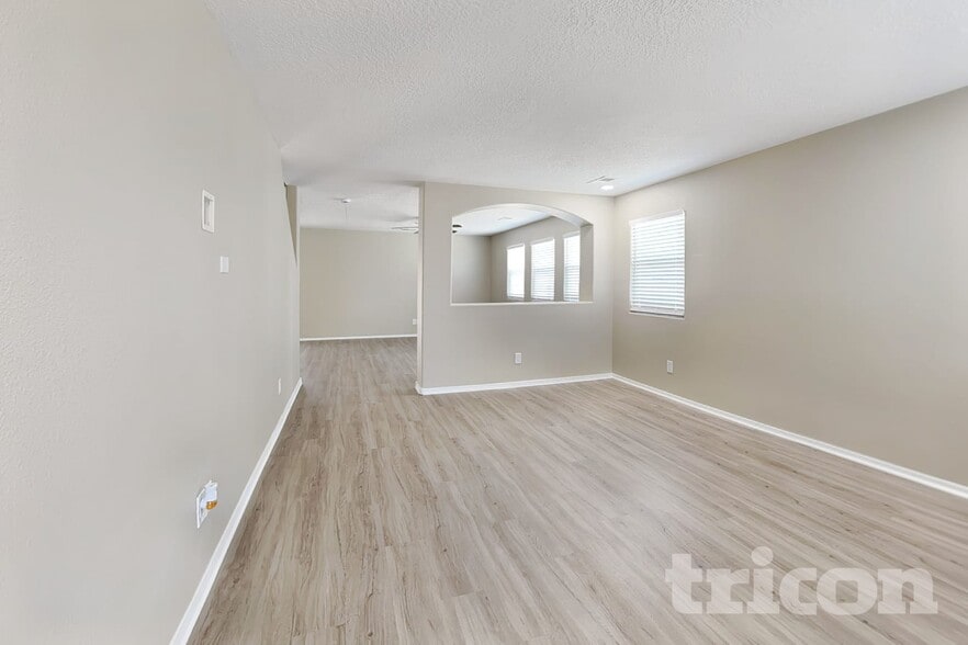 Building Photo - 6407 Black Hawk Dr NE