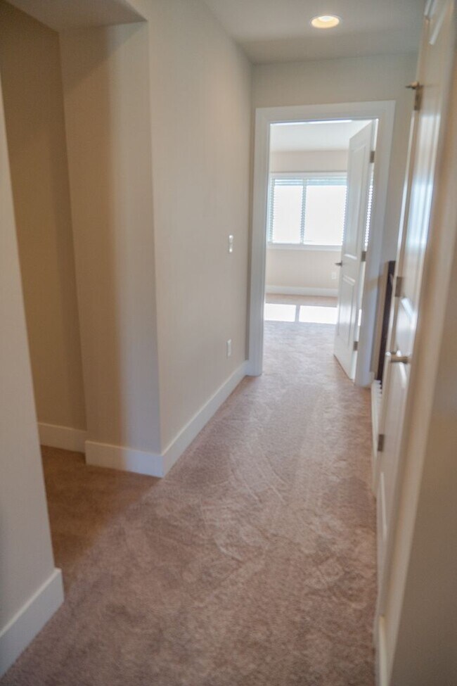 Building Photo - 3 Bedroom Home in Millcreek