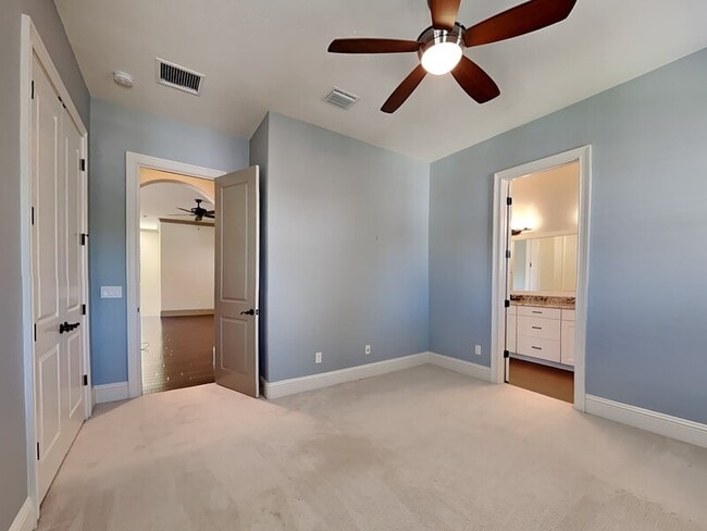 Building Photo - 1240 Poinsettia Ave