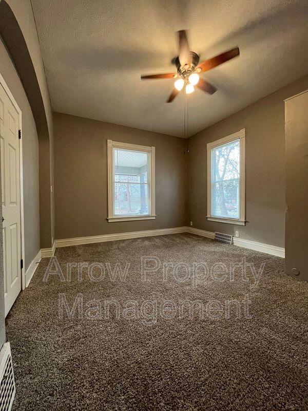 Building Photo - 3038 Walnut Ct