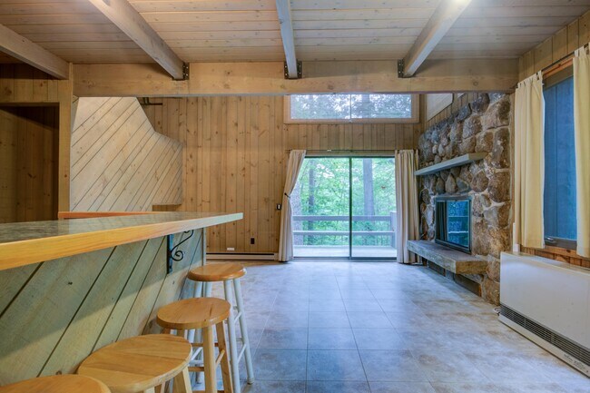 Building Photo - 73 Kearsarge Woods Ln
