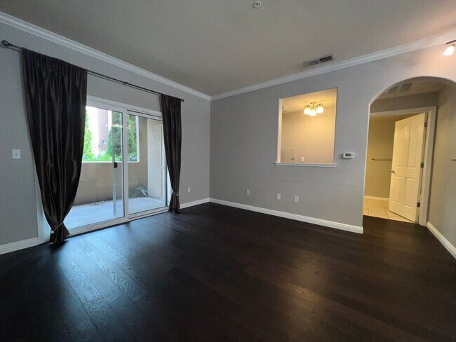 Building Photo - Villa Cortina Luxury Condo near Santana Ro...
