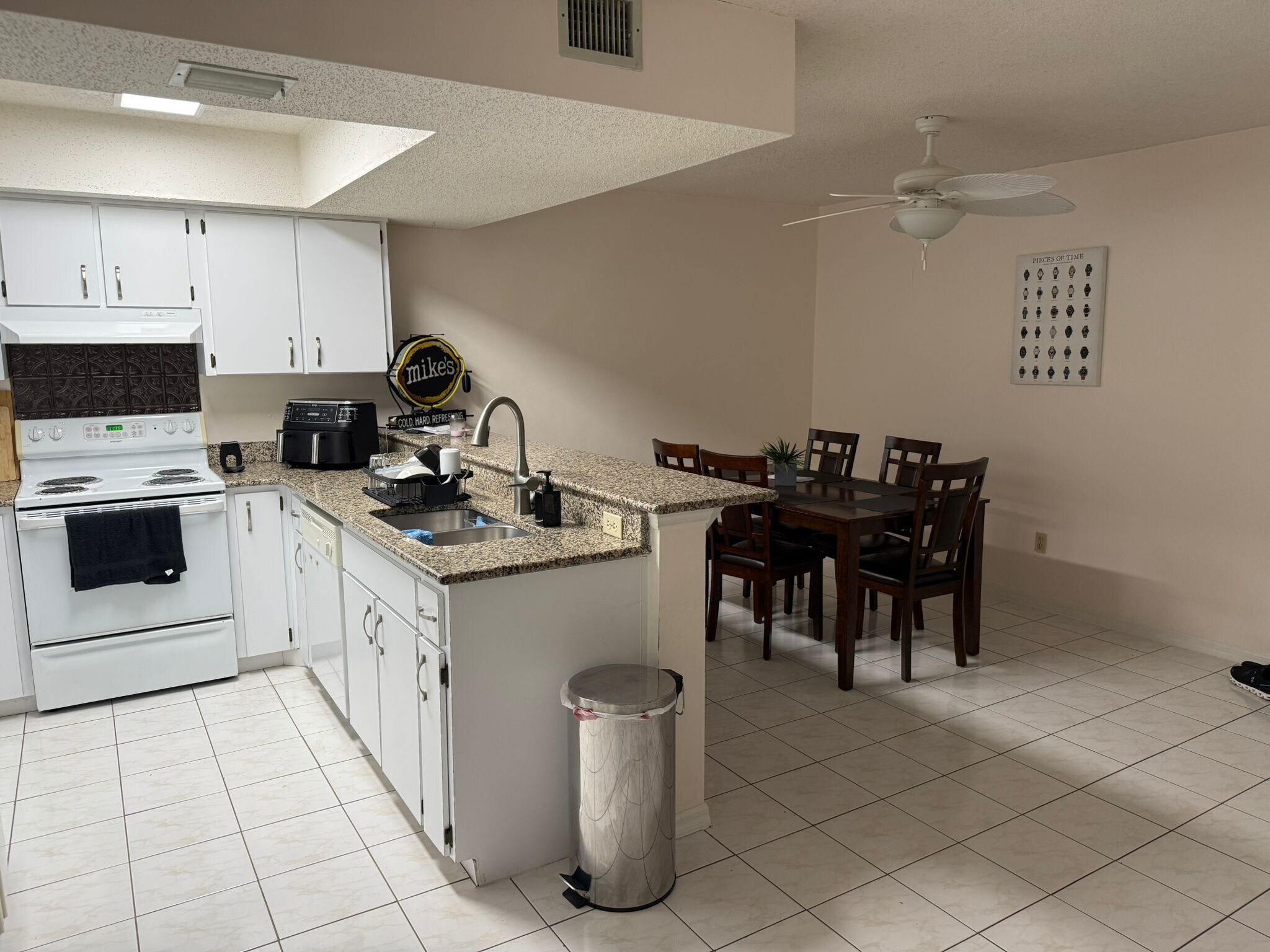 Building Photo - 160 Palm Sparrow Ct