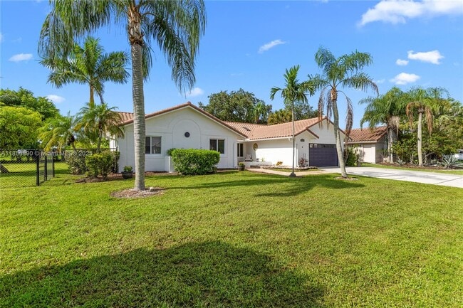 Building Photo - 15800 Surrey Cir
