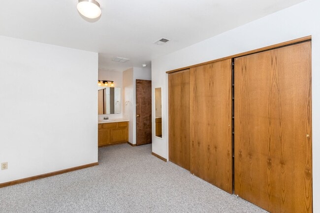 Building Photo - 4 Bedrooms, each with Ensuite Bathrooms!