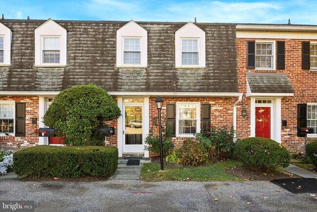 Building Photo - 25 N Buck Ln