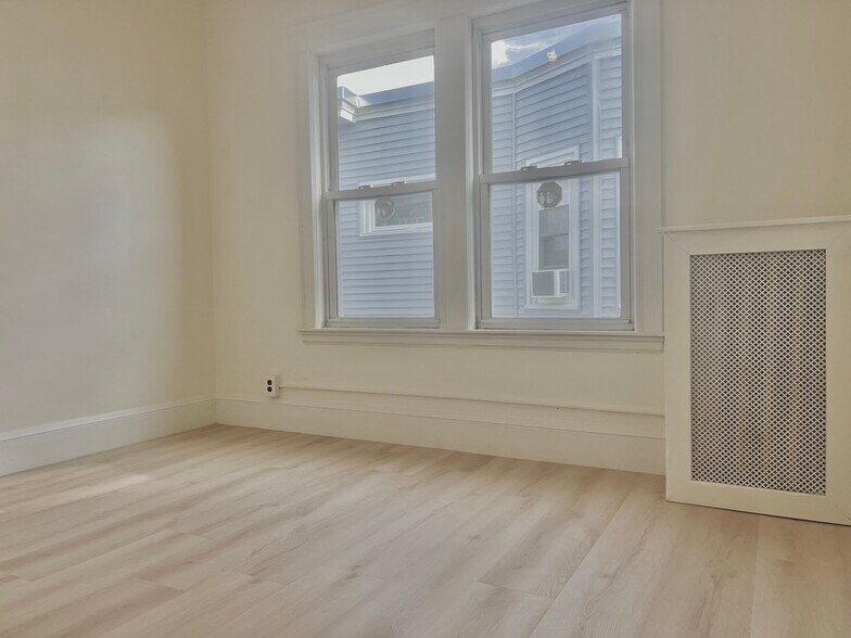 Building Photo - 5 Magnus Ave