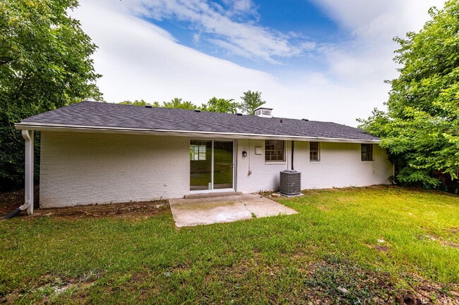 Building Photo - 722 Castro Ln