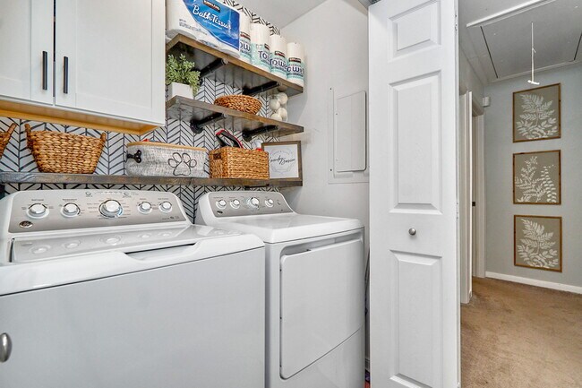 Building Photo - 3434 Castlebury Dr