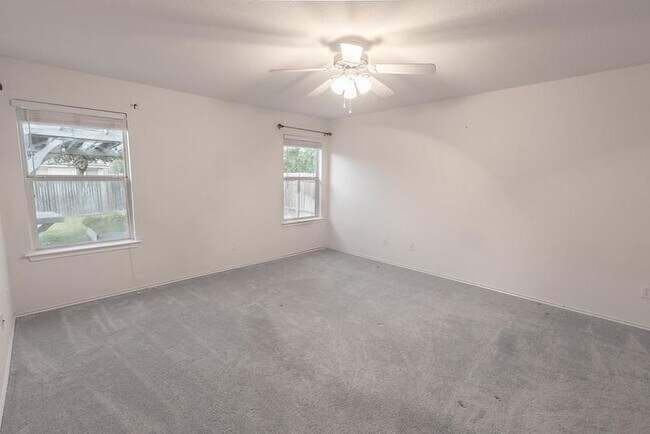 Building Photo - 210 Rinehardt St