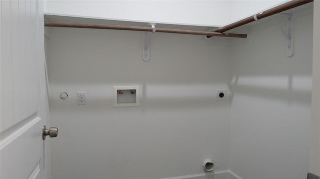 Building Photo - 401 Deep Woods Ln