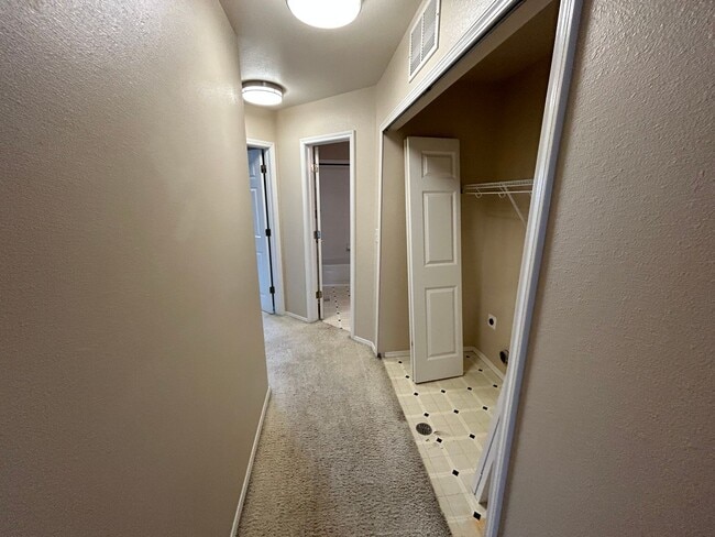 Building Photo - 4 Bed 3.5 Bath