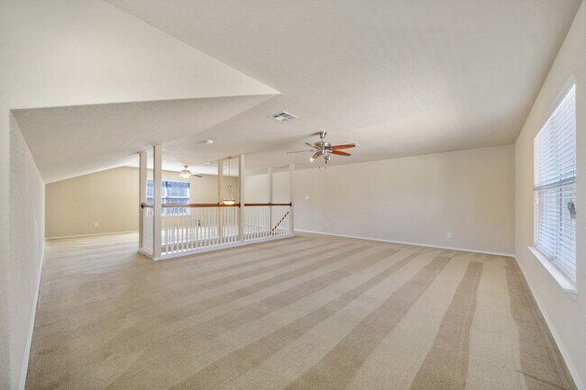 Building Photo - Spacious 4-Bed Home with Island Kitchen, Private Patio & Fenced Yard in Schertz