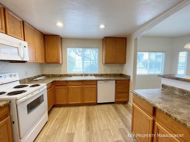 Building Photo - 6160 Rumrill St