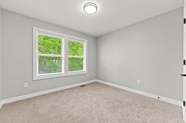 Building Photo - 11532 Willowbrook Rd