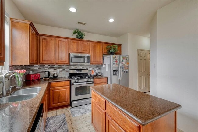 Building Photo - 20632 Farm Pond Ln