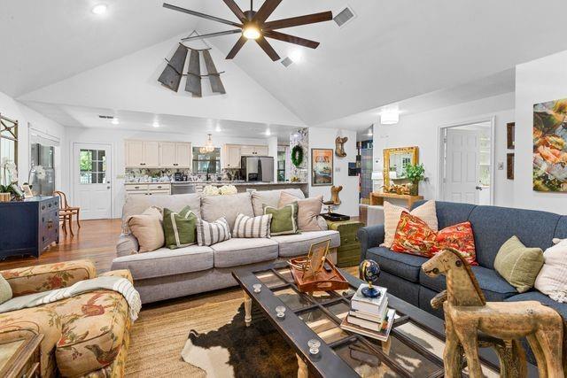 Building Photo - 501 Mulberry St