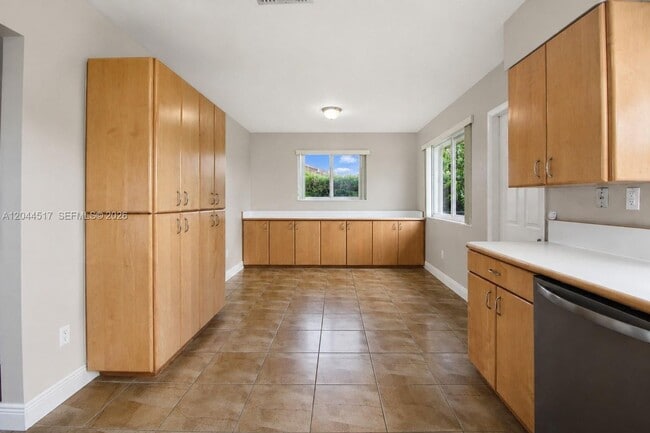Building Photo - 15445 SW 99th Ave