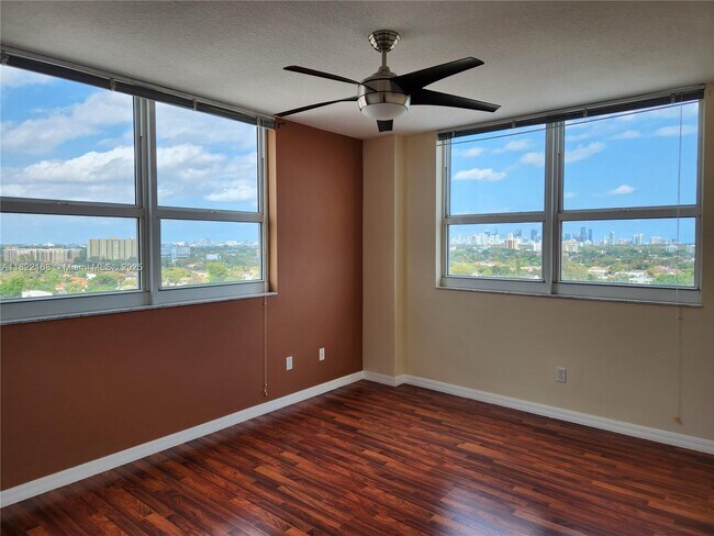 Building Photo - 2665 SW 37th Ave