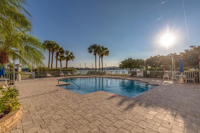 Building Photo - 7882 Sailboat Key Blvd S