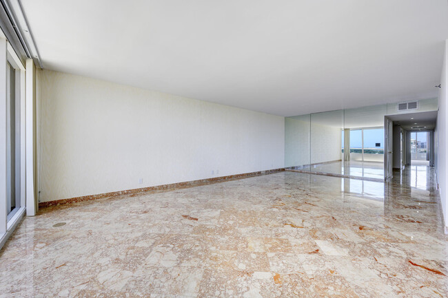 Building Photo - 525 S Flagler Dr
