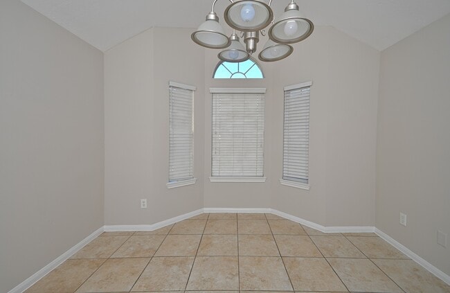 Building Photo - 15223 Stoneyview Dr