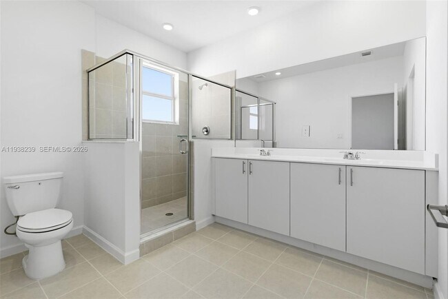 Building Photo - 2705 SE 25th Ave