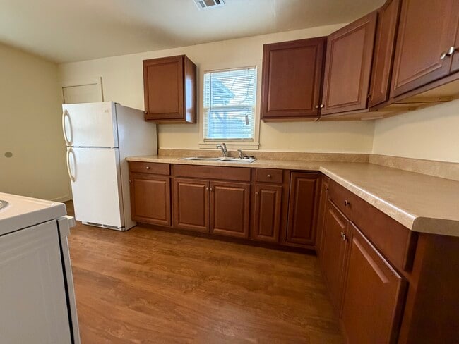 Building Photo - 900 S Mill St