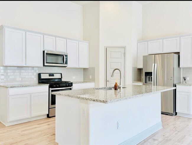 Building Photo - 18321 Anicio Gallo Dr