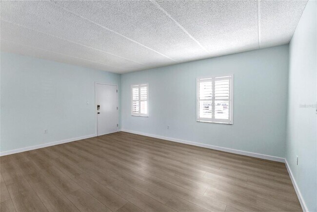 Building Photo - 1153 Rue des Rois