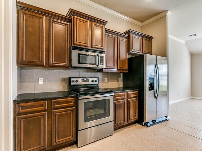 Building Photo - 2724 Busheywood Dr