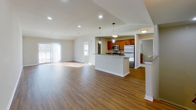 Building Photo - Condo Style Upper 2 Bedroom 1 Bathroom Apartment Available