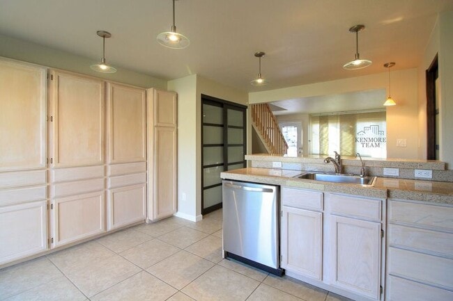 Primary Photo - 1636 Cherry Ln