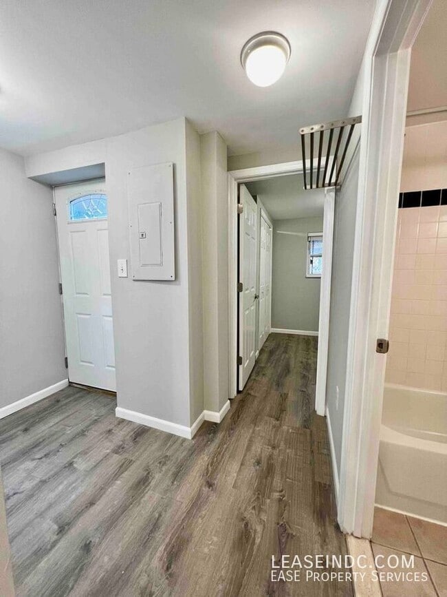 Building Photo - 1016 11th St NE