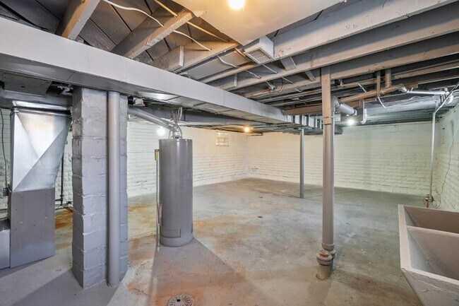 Building Photo - 7350 Globe St