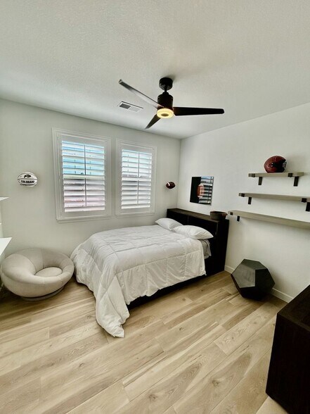 Building Photo - 821 Wildrose Pl