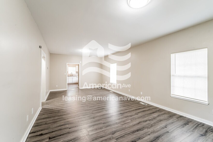 Building Photo - 8109 1st Ave S