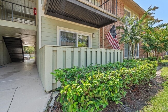 Building Photo - 3737 Loretto Rd