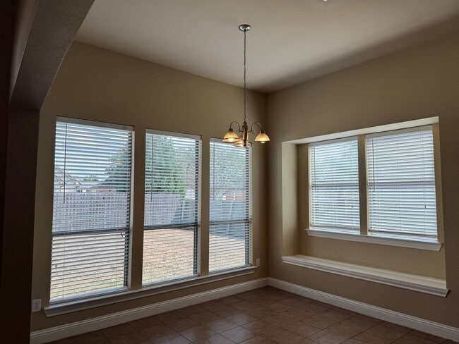Building Photo - Beautiful 4 Bed/3 Bath Home For Lease In Z...