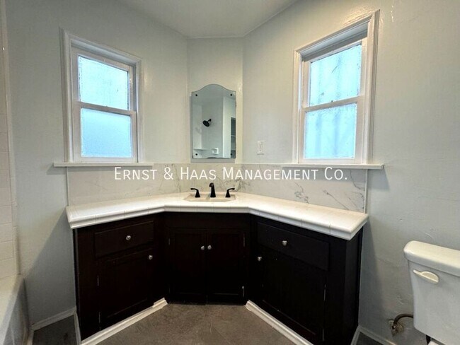 Building Photo - 1405 1/2 Olive Ave.-