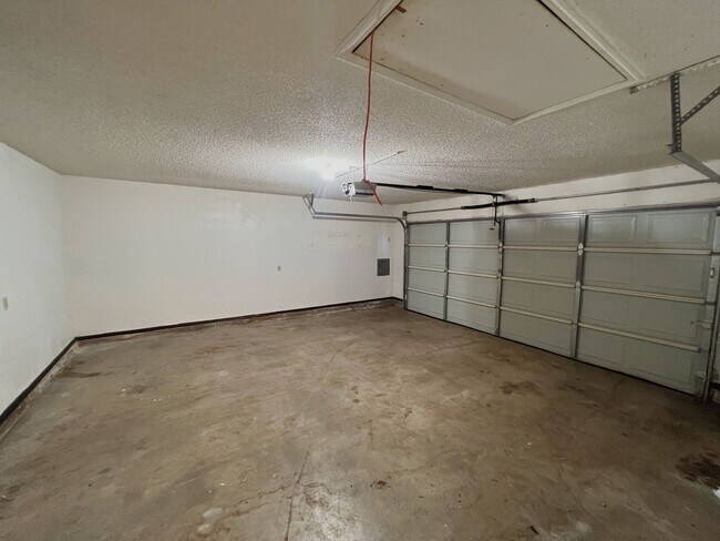Building Photo - CHARMING 3 BED IN EDMOND!