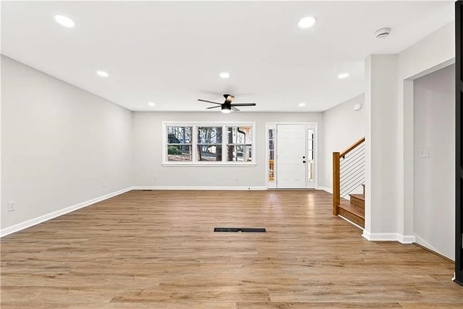 Building Photo - 4 Bed, 3 Bath in Decatur!