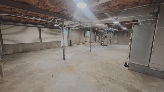 Building Photo - 910 Rexdale Dr