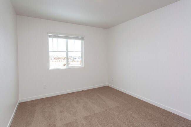 Building Photo - 436 Summer Triangle