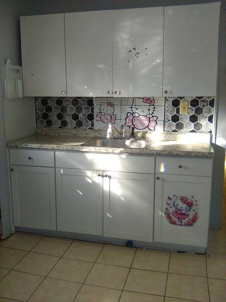 Building Photo - 92 Holly St