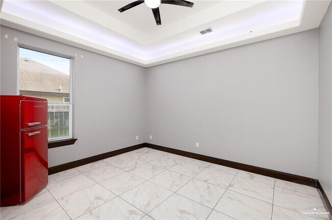 Building Photo - 11 Leandro St