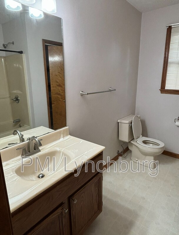 Building Photo - 107 Mountainview Dr