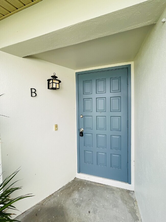 Building Photo - Updated 2-bedroom waterfront duplex with walk-in closets, enclosed Florida room, and canal views ...