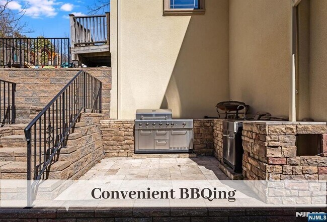 Building Photo - 230 Hillcrest Rd